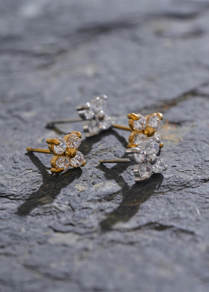 Boucles d’Oreilles Trèfle Zircon – Motif Végétal Finition Or Véritable