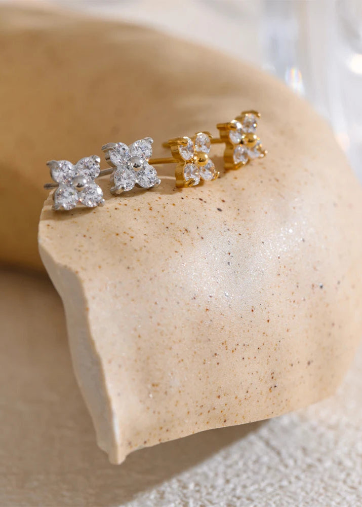 Boucles d’Oreilles Trèfle Zircon – Motif Végétal Finition Or Véritable