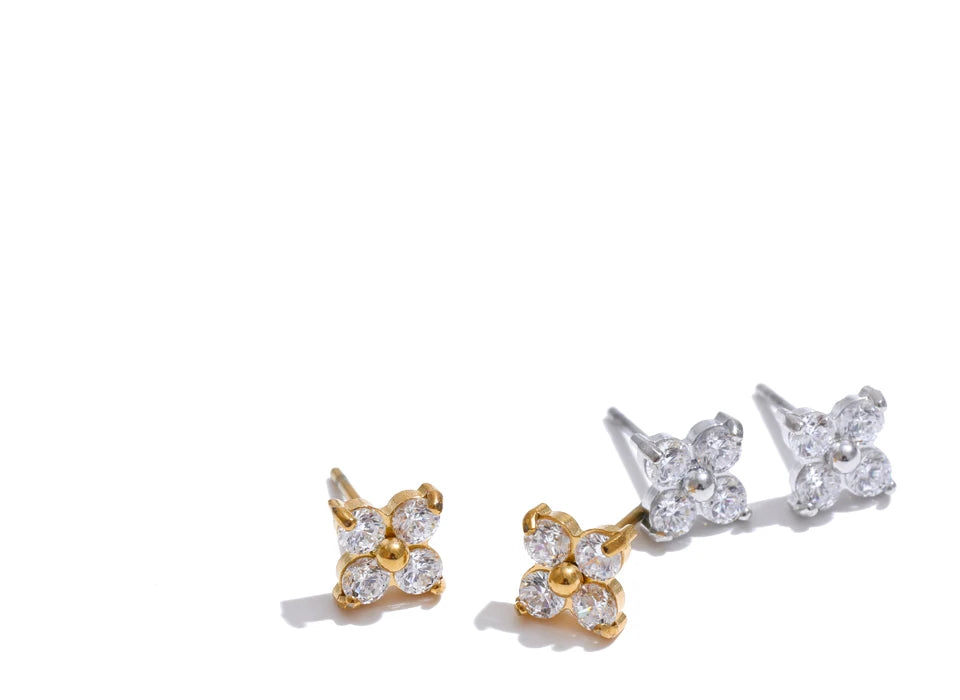 Boucles d’Oreilles Trèfle Zircon – Motif Végétal Finition Or Véritable