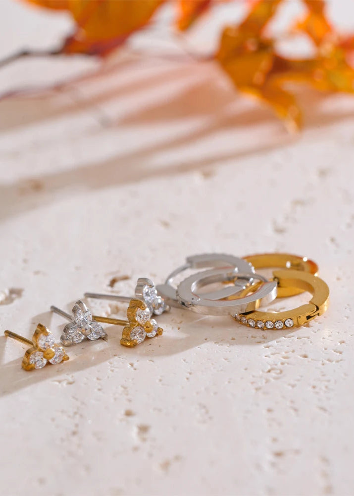 Boucles d’Oreilles Clous Géométriques – Finition Or Véritable