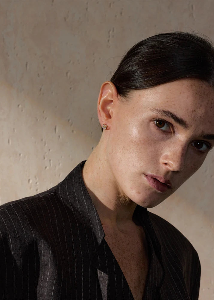 Boucles d’Oreilles Trèfle Zircon – Motif Végétal Finition Or Véritable