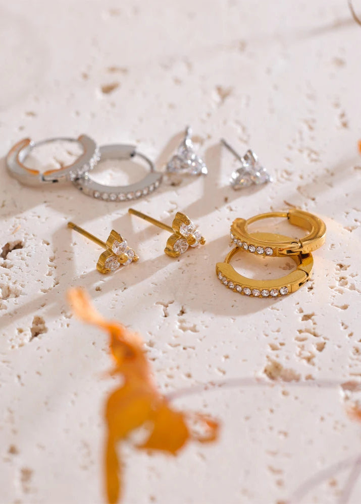 Boucles d’Oreilles Clous Géométriques – Finition Or Véritable