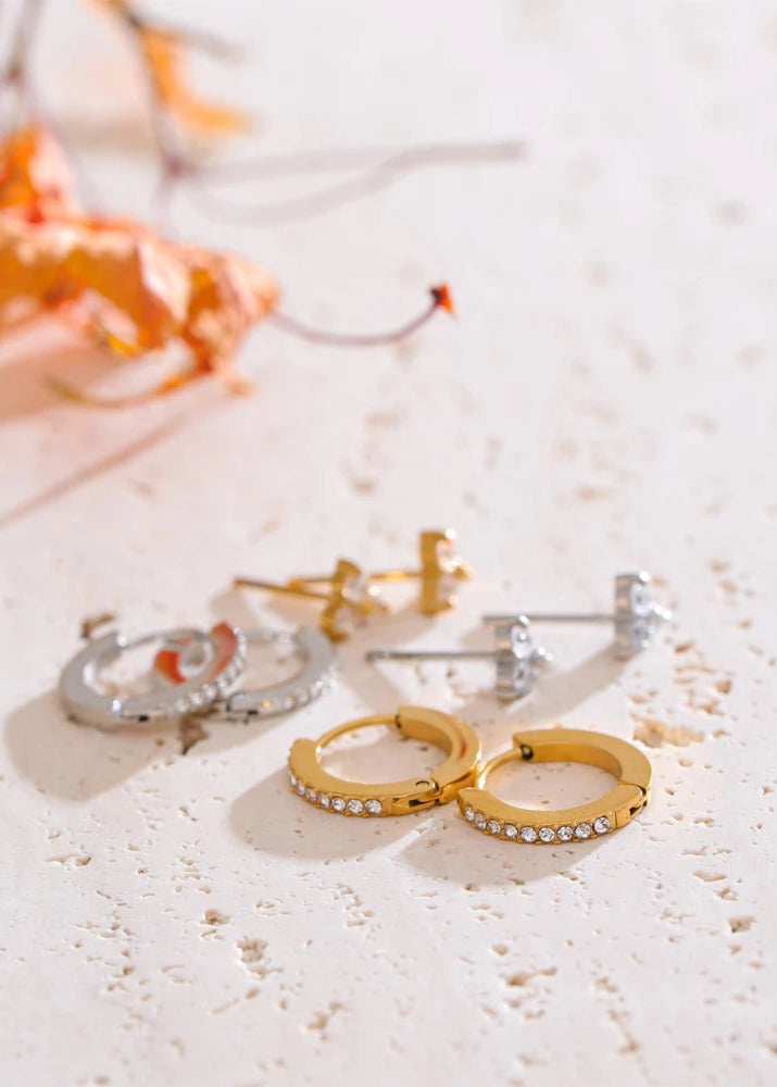 Boucles d’Oreilles Clous Géométriques – Finition Or Véritable